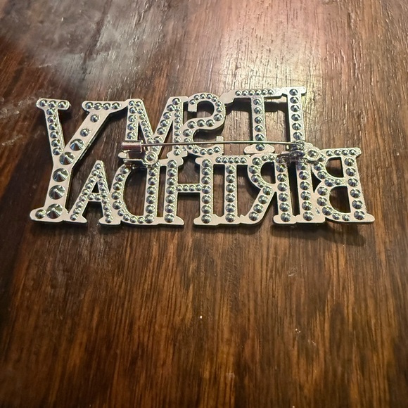 Rhinestone “It’s My Birthday” Statement Brooch Pin - Picture 2 of 4